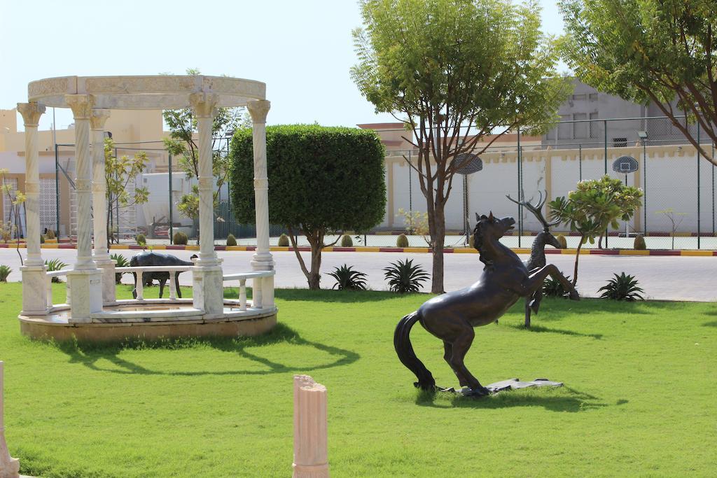Tio Sea Resort Al Khor Exterior foto The park of the university