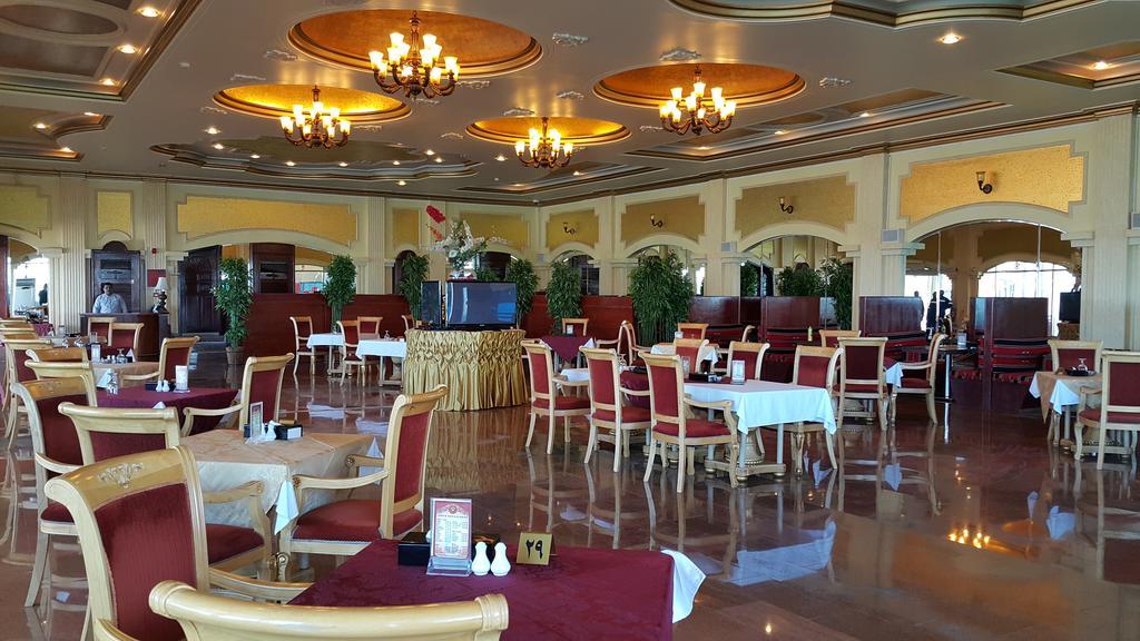 Tio Sea Resort Al Khor Exterior foto The restaurant