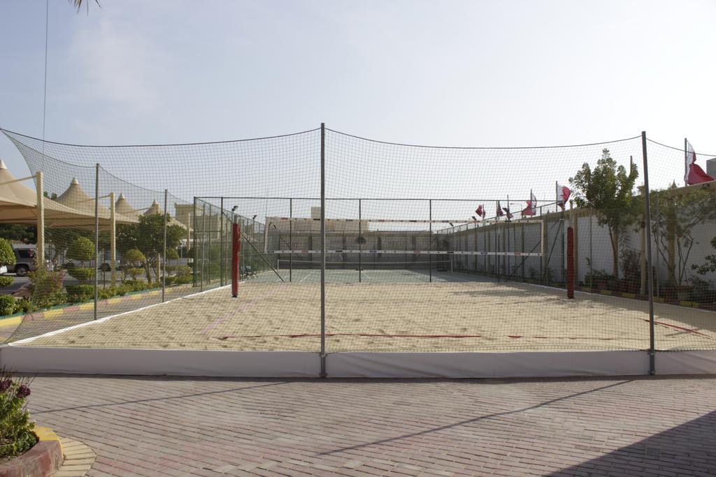 Tio Sea Resort Al Khor Exterior foto A paddle tennis court in Spain
