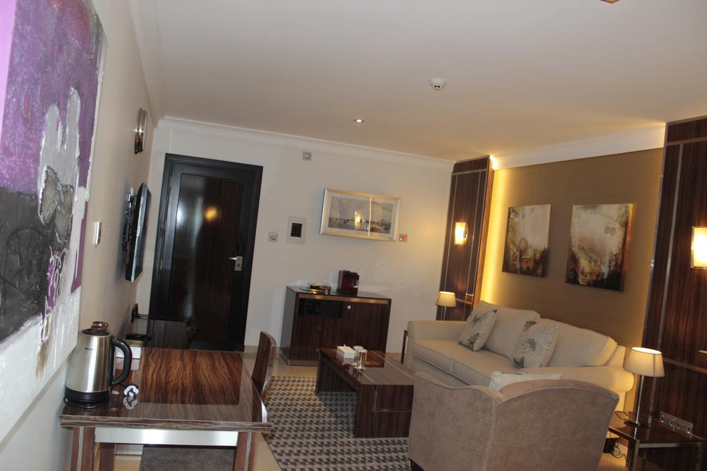 Tio Sea Resort Al Khor Exterior foto A suite at the hotel