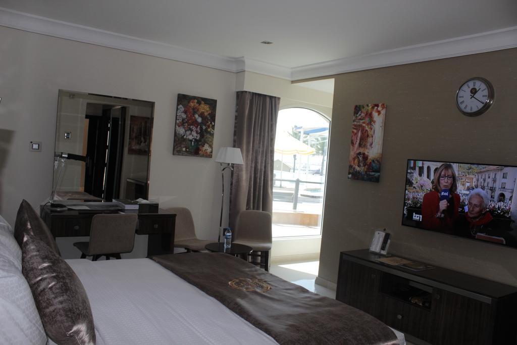 Tio Sea Resort Al Khor Exterior foto A room at the hotel