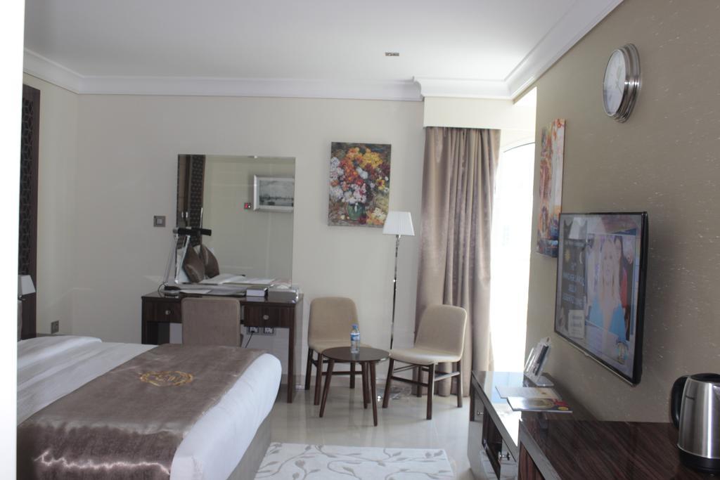 Tio Sea Resort Al Khor Exterior foto A room at the hotel
