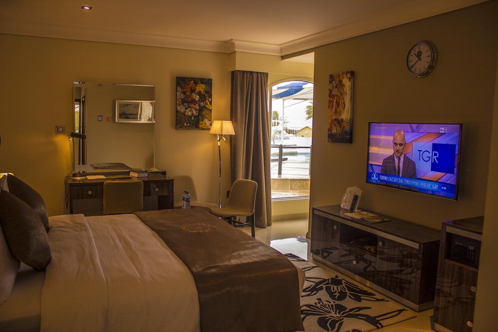 Tio Sea Resort Al Khor Exterior foto A room at the hotel