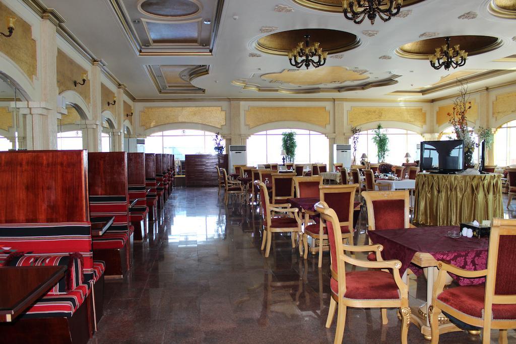 Tio Sea Resort Al Khor Exterior foto The restaurant