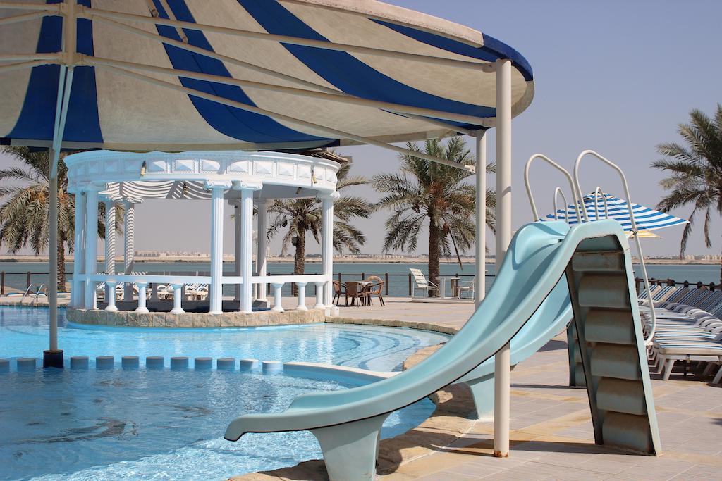Tio Sea Resort Al Khor Exterior foto A water slide